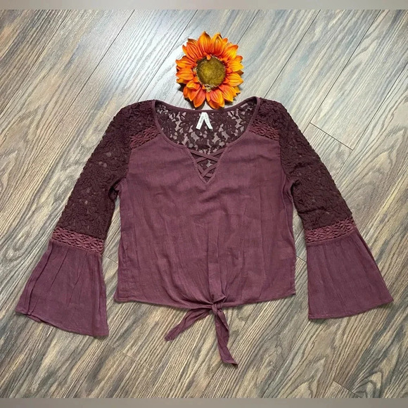 🌻5/$25🌻MUDD Lace Bell Sleeved Cropped Tie Front | SMALL | - Picture 5 of 7